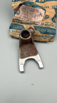 Preview: YAMAHA SCHALTGABEL 2 FORK, SHIFT 2 DT50R  DT50MX RD50M TY50M  353-18512-01 NOS